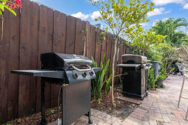 Building Photo - 308 Southwind Ct