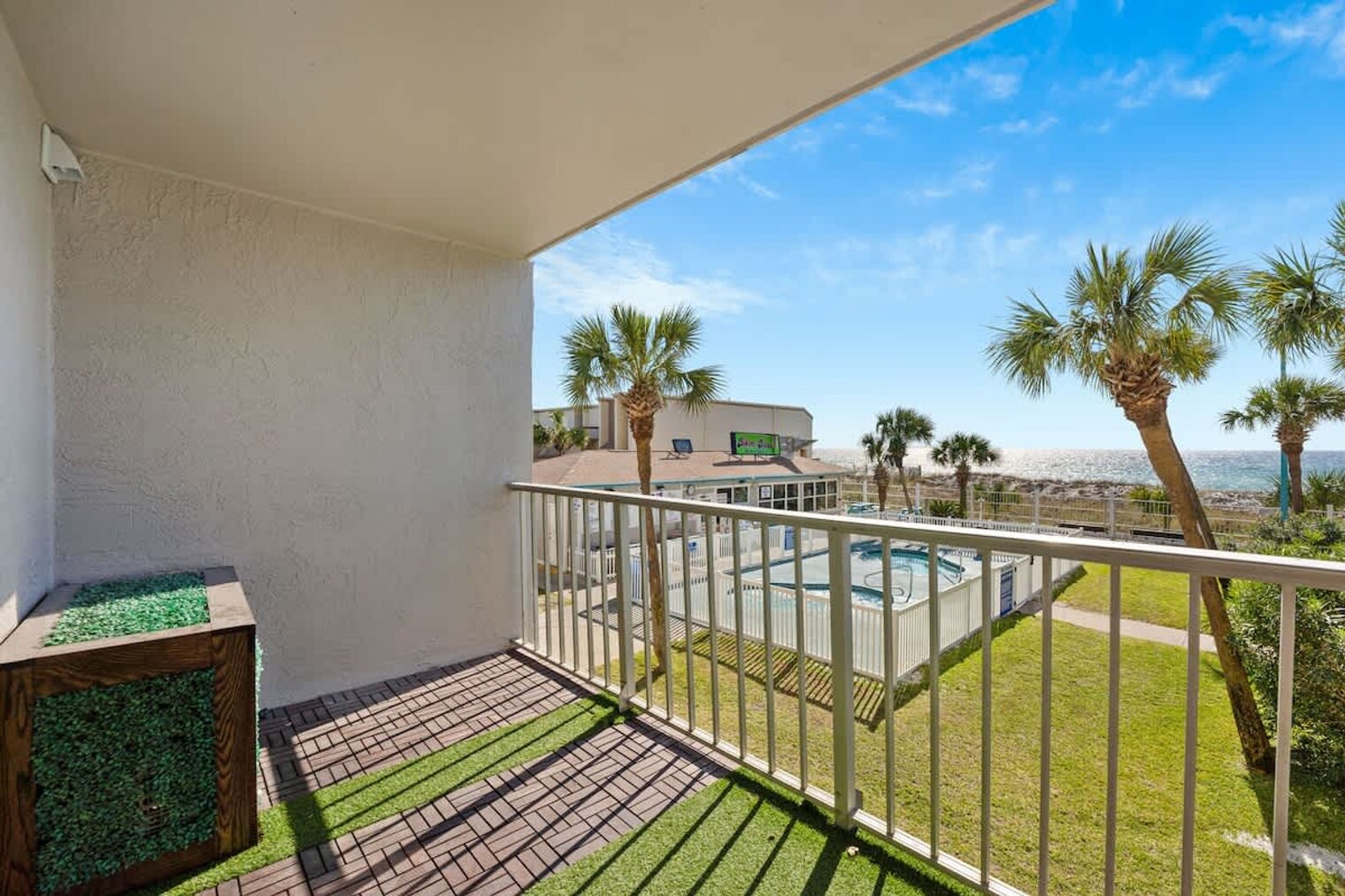 Building Photo - 8743 Thomas Dr