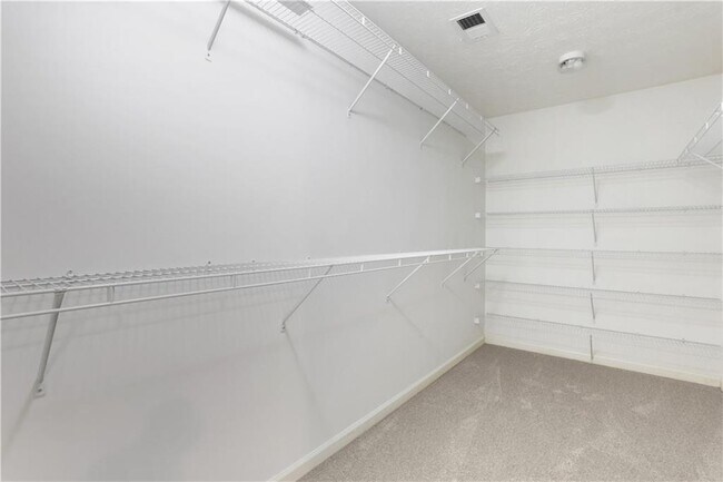 Building Photo - 3208 Juniper Dr
