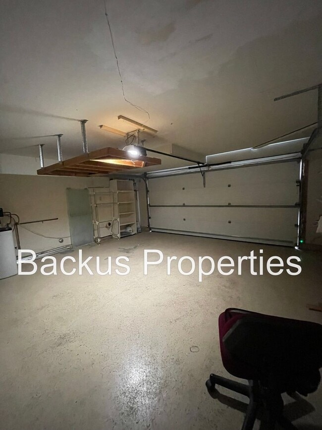 Building Photo - Wonderful home in North Salinas Four bedroom with pool