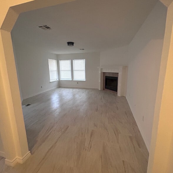 Building Photo - 4603 Dartmouth Dr