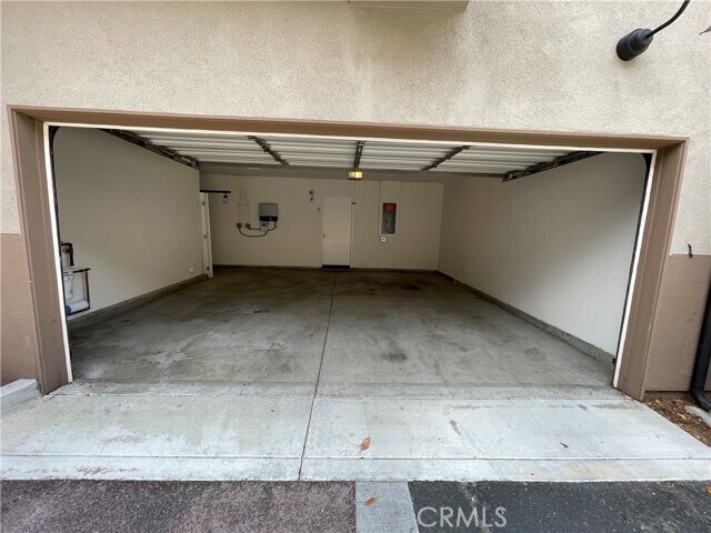 Building Photo - 501 W Maple Ave