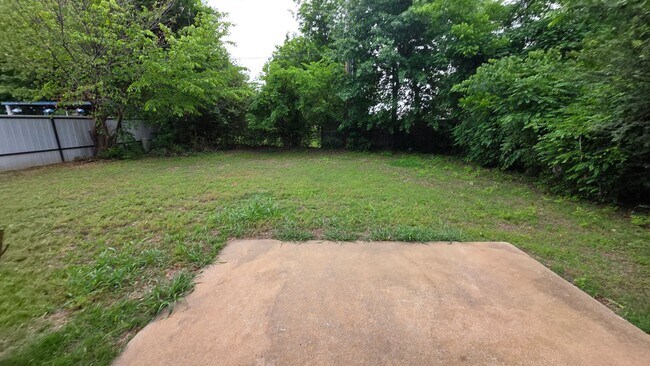 Building Photo - 3 Bed 1 bath home in MWC.