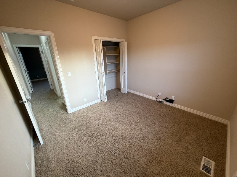 Building Photo - 1820 SW Silverstone Ave