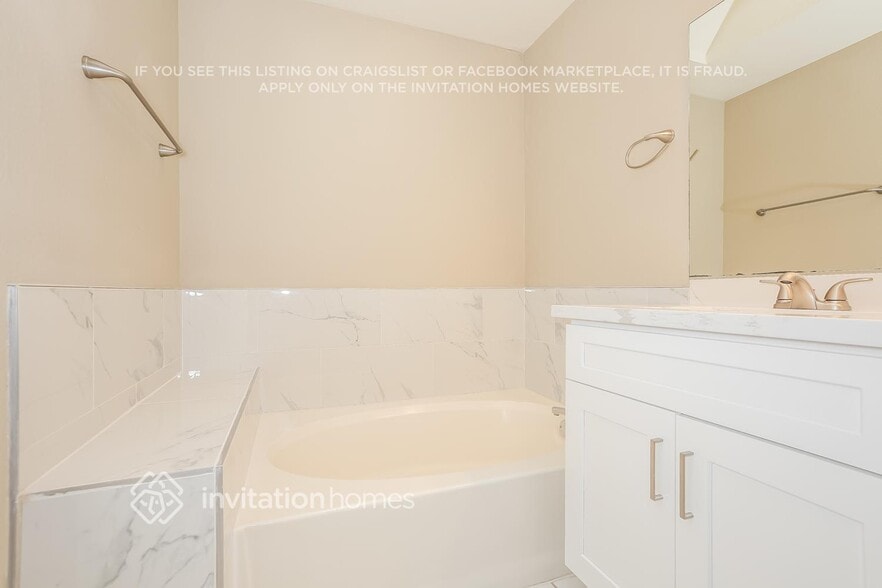 Building Photo - 7312 Queen Palm Dr