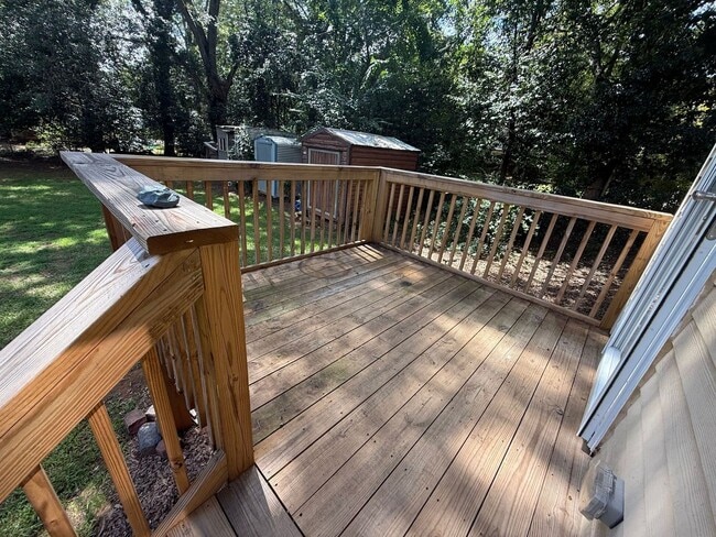 Building Photo - CHARMING COTTAGE IN NORMALTOWN AVAILABLE AUGUST 2026!