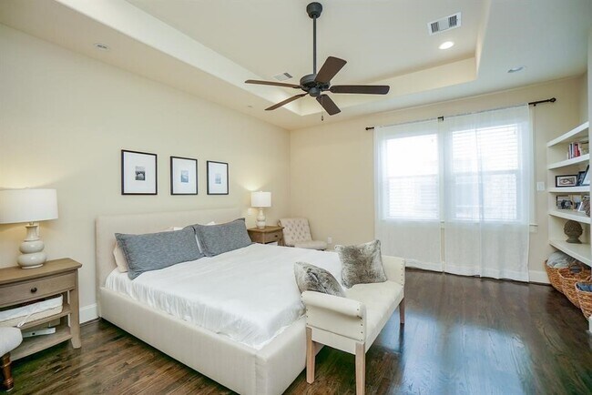 Building Photo - 1108 Peveto St