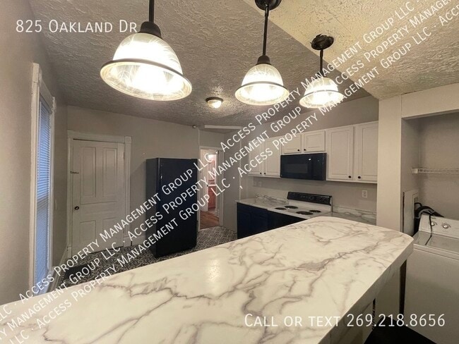 Building Photo - 3 bed home for rent Oakland Drive, Kalamazoo!