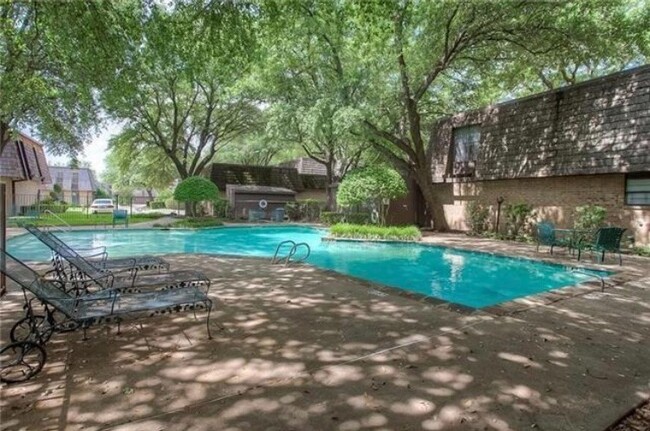 Community Pool - 3005 Tanglewood Park W