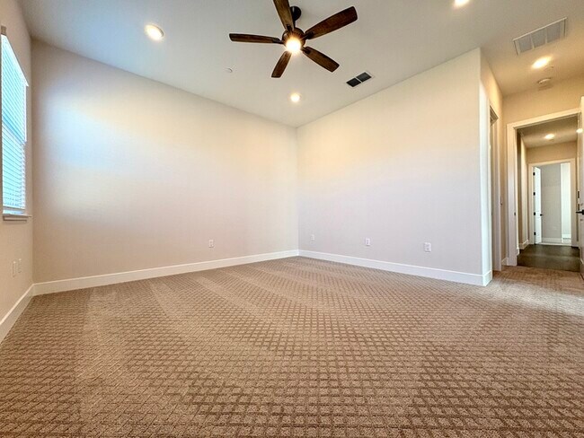Building Photo - Beautiful 3 Bedroom NEW JMC home for rent in West Roseville!