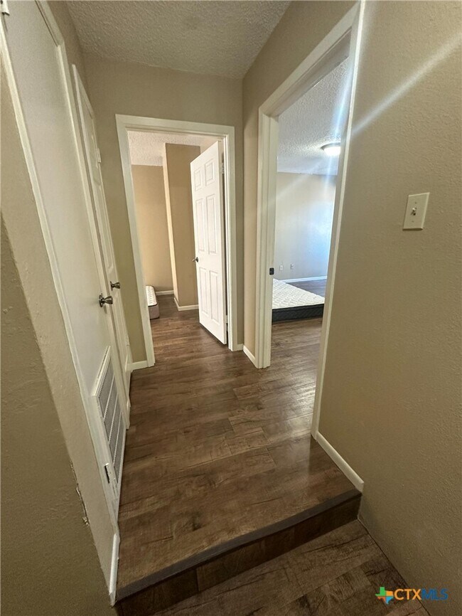 Building Photo - 207 Palmwood Dr