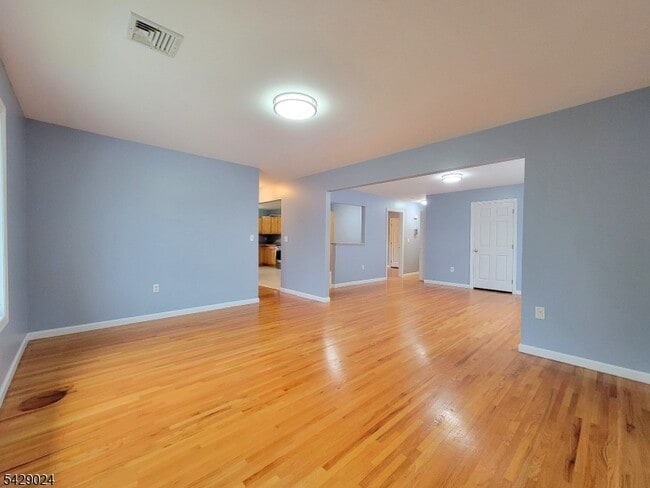 Building Photo - 154 Norwood Ave