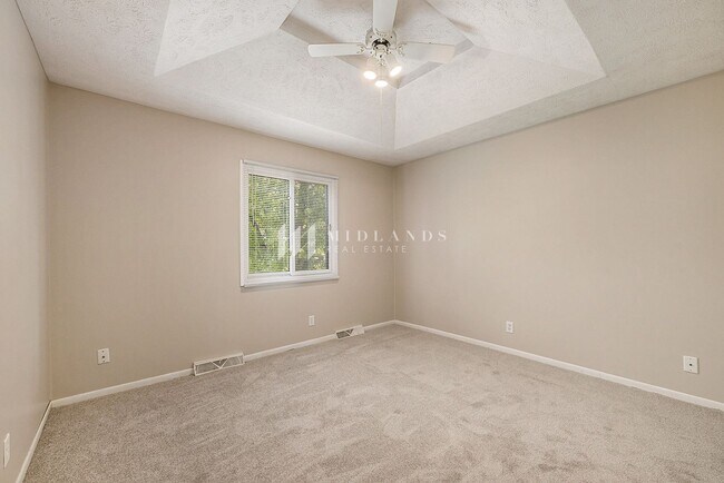 Building Photo - 3 Bedroom Bellevue Home
