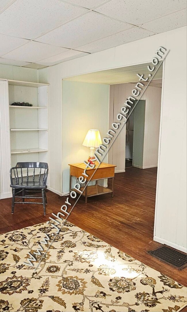 Building Photo - 503 W Pleasant St