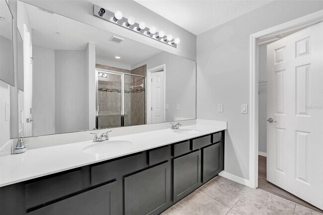 Building Photo - 2471 Seven Oaks Dr