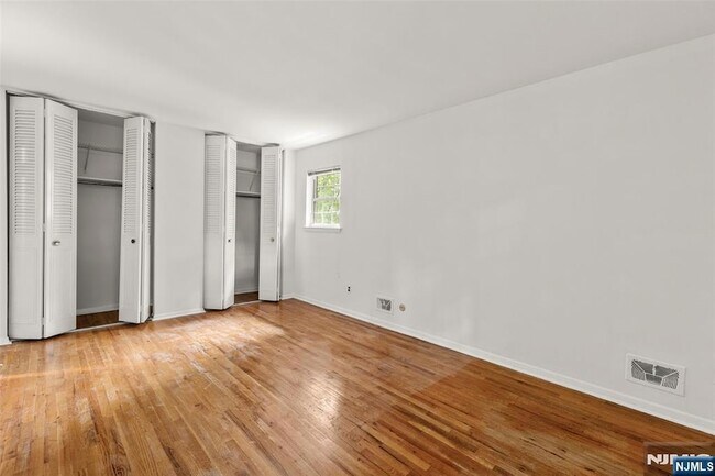 Building Photo - 87 Poplar St