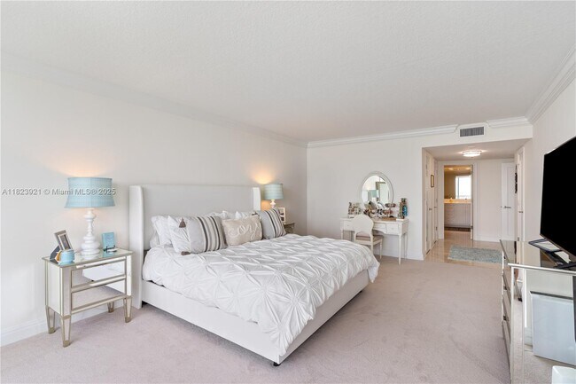 Building Photo - 2200 S Ocean Ln