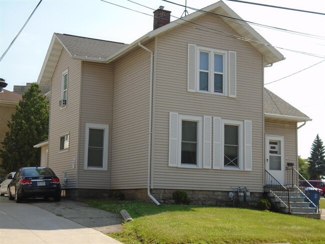 Building Photo - High, 456