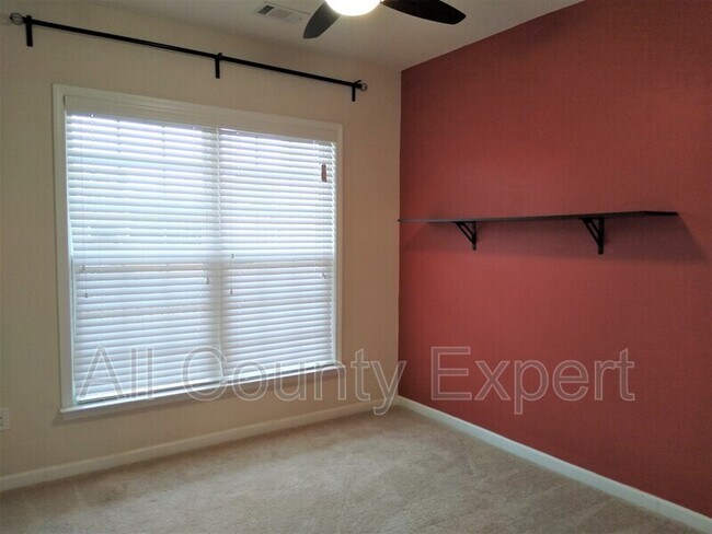 Building Photo - 635 Glenish CT