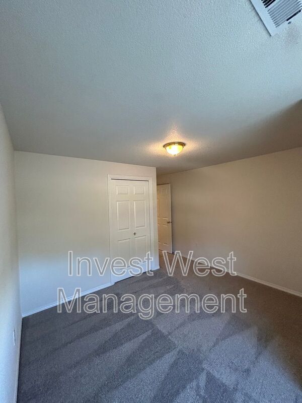 Building Photo - 4015 SE 170th Ct