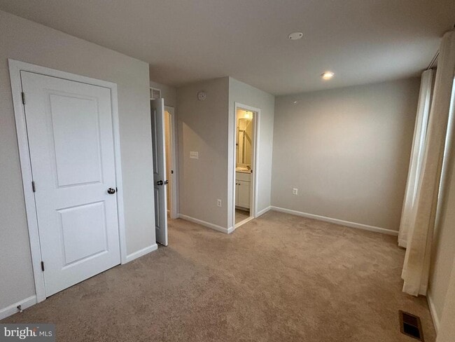 Building Photo - 24 Anthem St