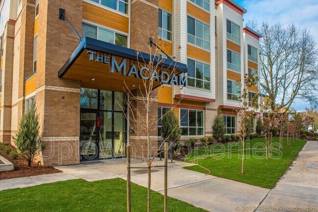 Building Photo - 5885 S Macadam Ave