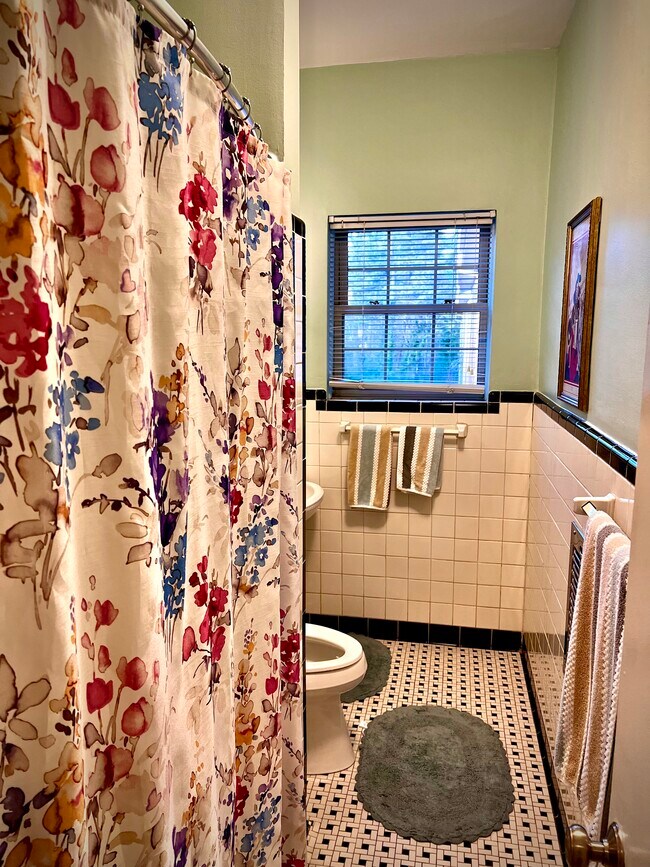 Bathroom 1 (FullBath) - 430 Lindbergh Dr NE