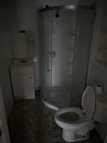 Building Photo - 520 Buckley St