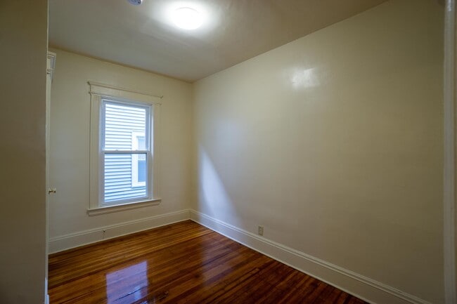 Building Photo - 833 Sumner Ave