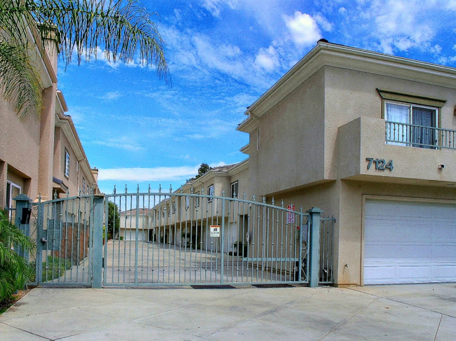 Primary Photo - 7124 Farralone Ave