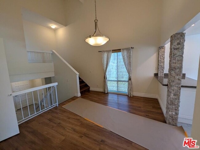 Building Photo - 10051 Topanga Canyon Blvd