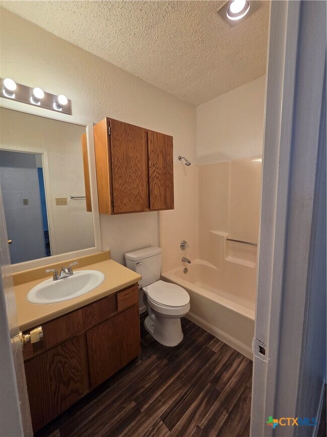 Building Photo - 2411 W Slaughter Ln
