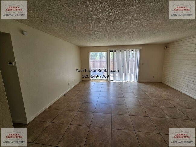 Building Photo - Star Pass area town home with community pool