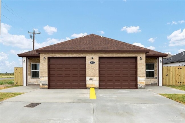 Primary Photo - 2530 N Vly Cir