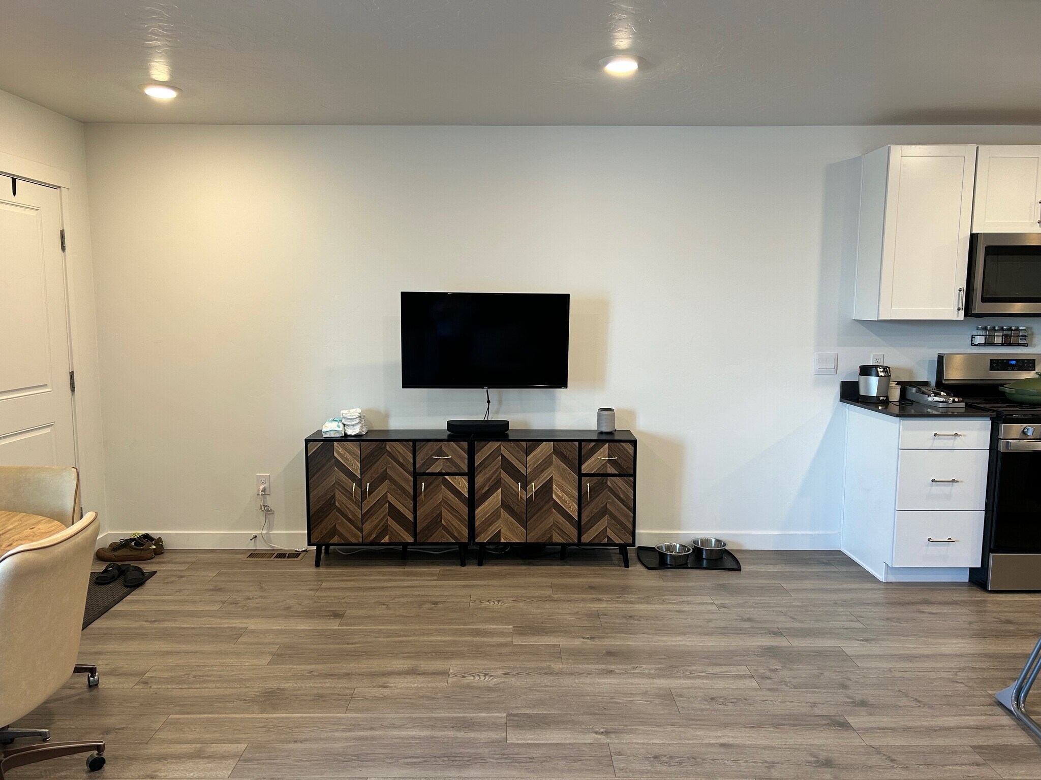 living room area - 492 N Trident Dr