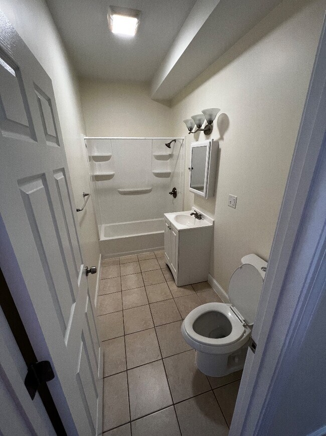 Building Photo - 57 Woodford St