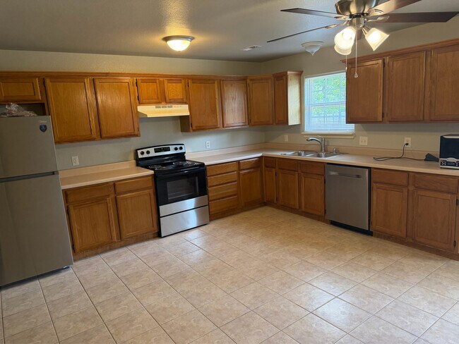 Building Photo - 720 Appleridge Dr