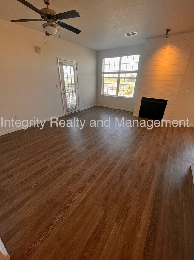 Building Photo - 2 Bed/2 Bath Condo, 17353 Wilde Avenue Uni...