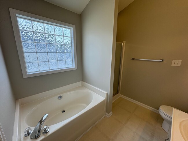 Building Photo - 4 Bedroom | 3 Bathroom Raleigh Home with F...