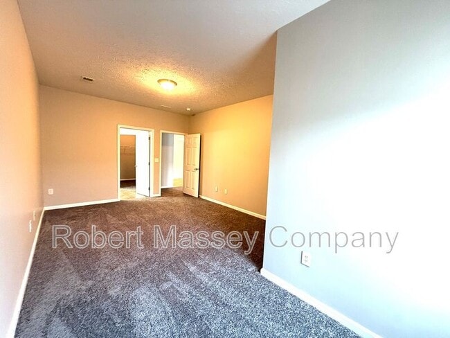 Building Photo - 9400 Clubview Dr