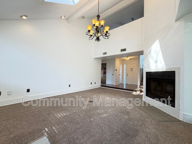 Building Photo - 533 Hadley Dr