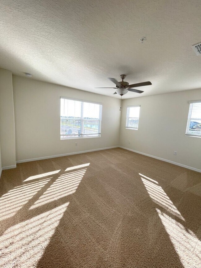 Building Photo - Newly Built, Water View, Luxury Executive ...