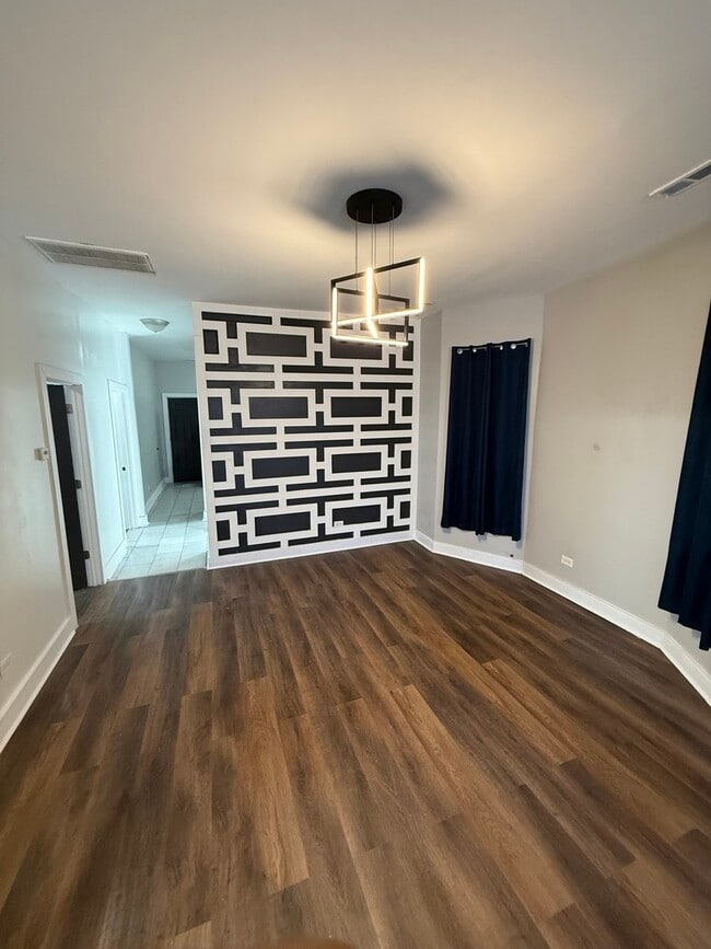 Building Photo - 6833 S Calumet Ave