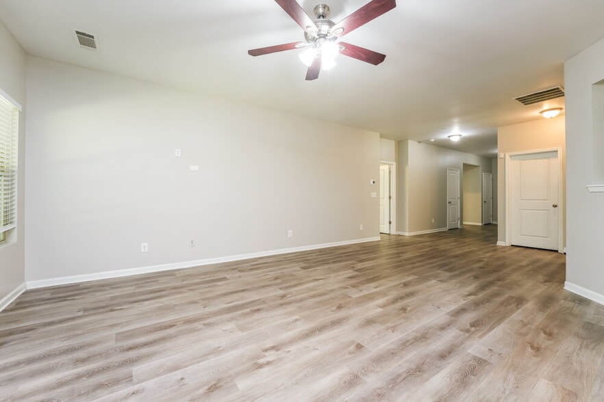 Building Photo - 3517 Mica Cir SE