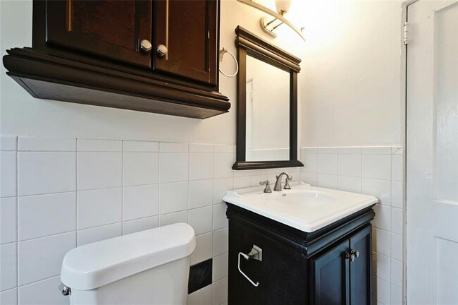 Building Photo - 2829 San Gabriel St
