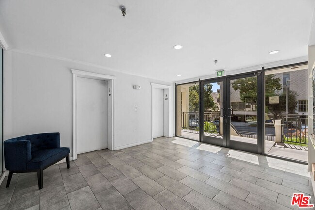 Building Photo - 1340 S Beverly Glen Blvd