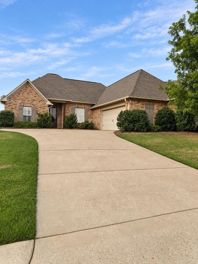 Building Photo - 128 Essen Ln