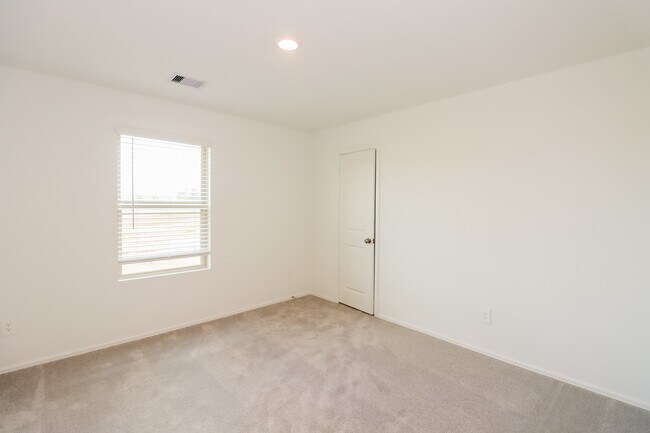 Building Photo - 202 Alder Laurels Cv