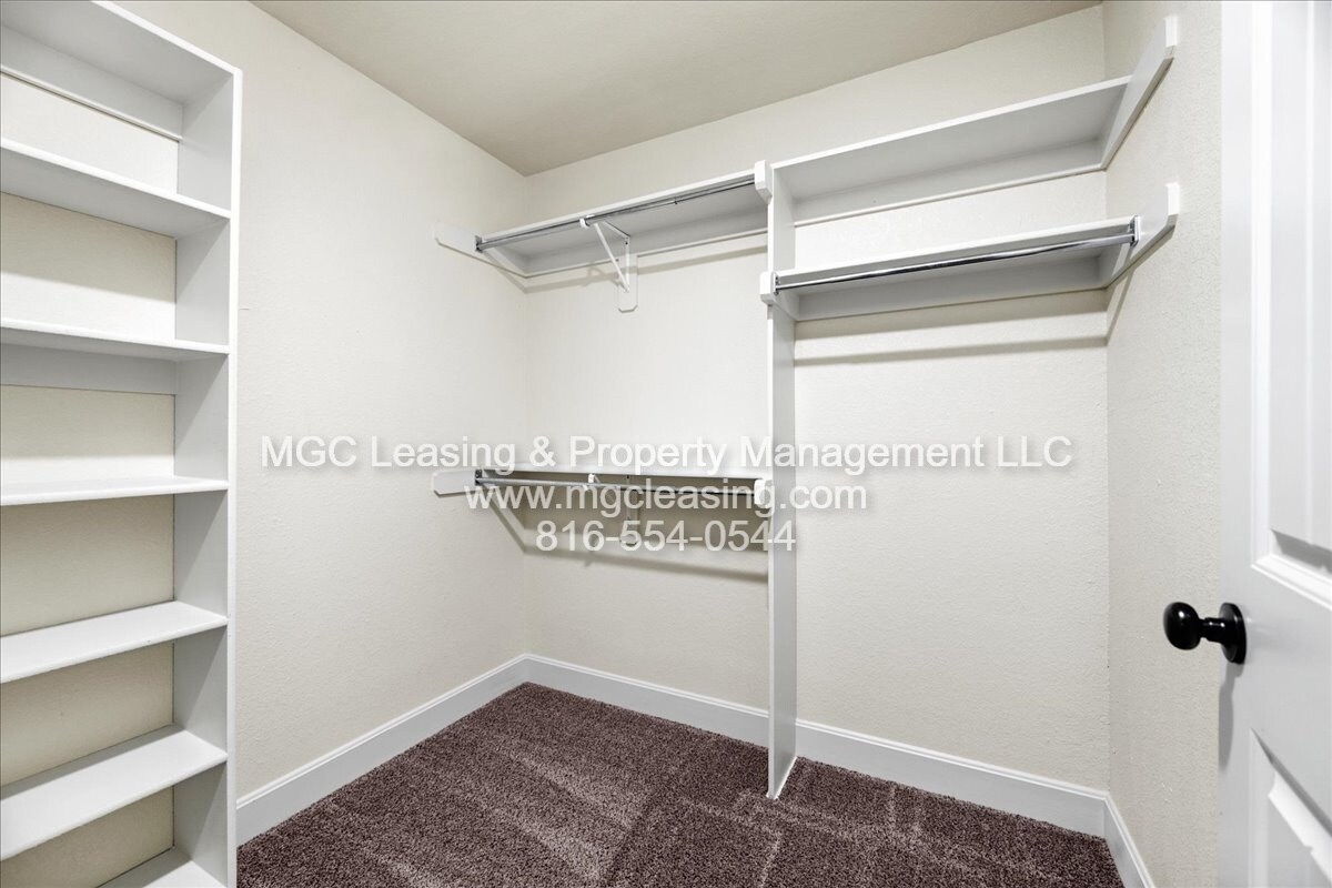 Building Photo - 504 N Foxridge Dr