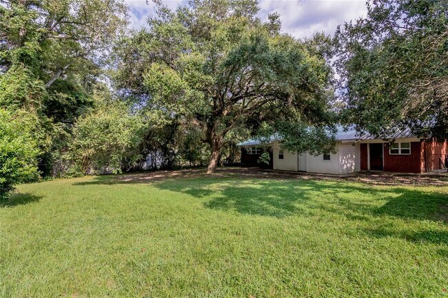 Building Photo - 604 Hayman St